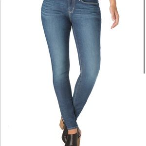 Sold: LEVIS CURVY SKINNY SCULPTING JEANS